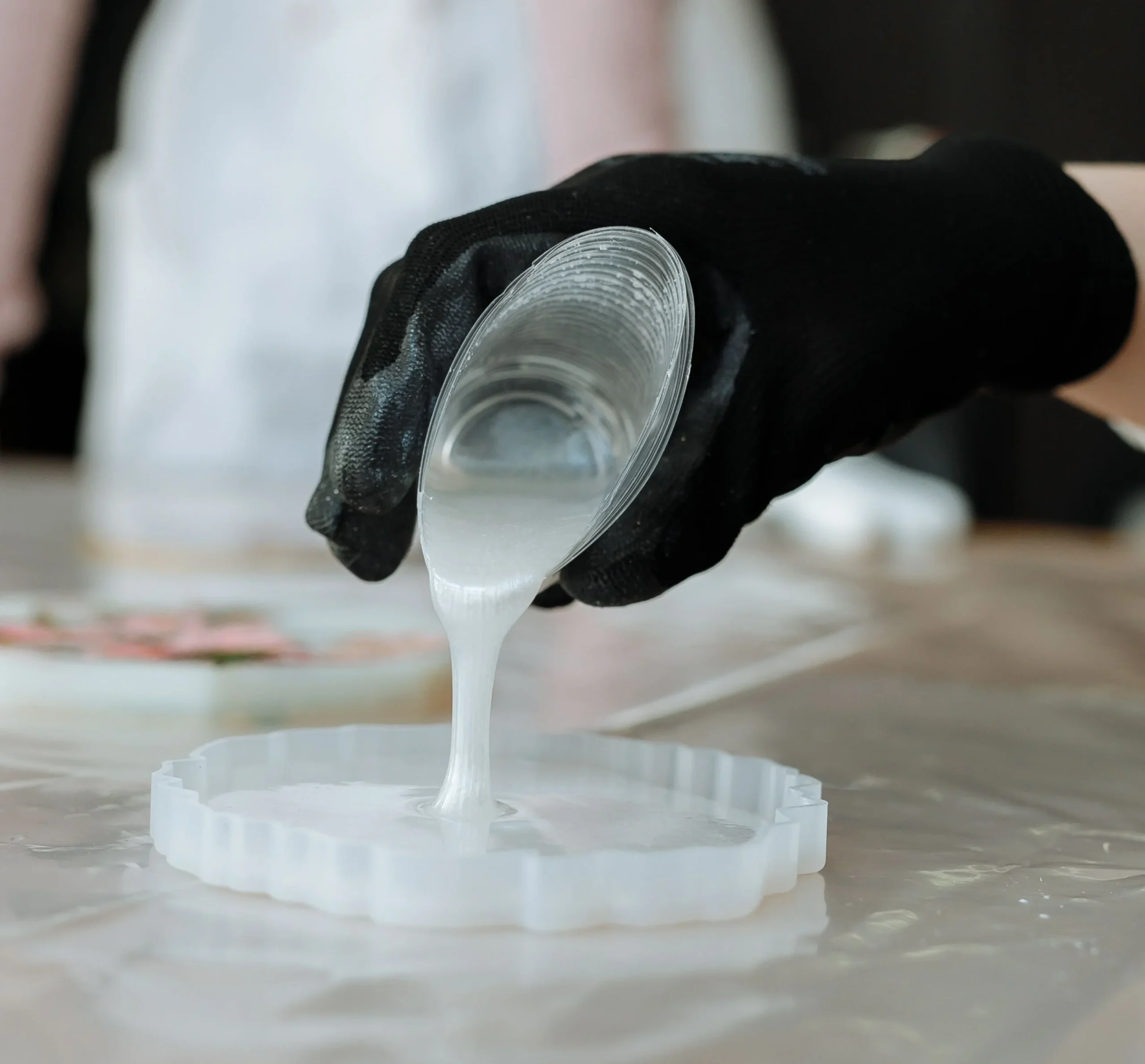 Pouring resin